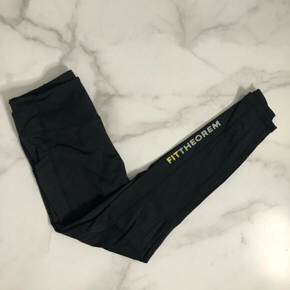 FiTTheorem Double Pocket Black Leggings - Picture 6 of 6